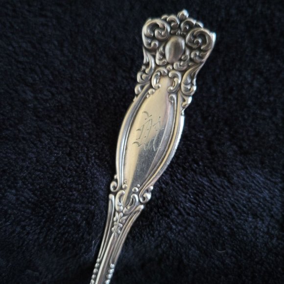 Antique Wm A Rogers A1 Silverplated Berry Spoon - Warwick Pattern, Monogrammed - Picture 3 of 5